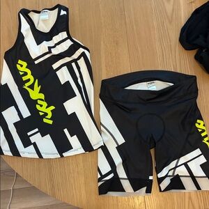 Smashfest Queen Black and White Tri suit separates size small.